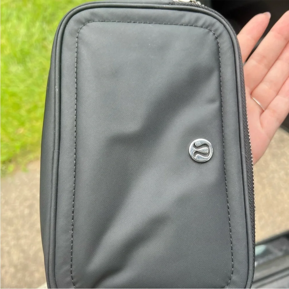 Lululemon purse - Picture 2 of 6